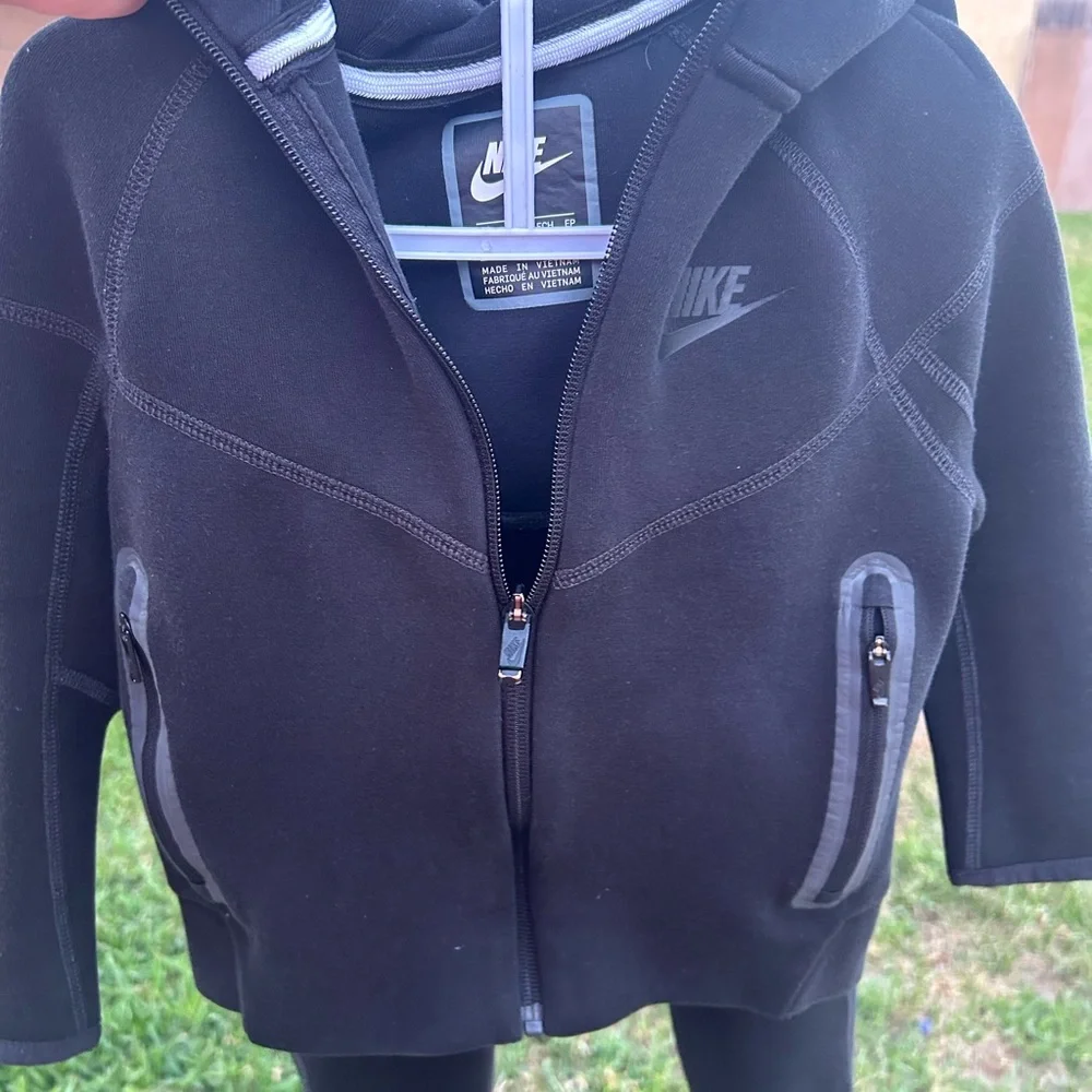 Nike tech Kids Black Hooded Full-Zip and pant Set - Picture 7 of 10